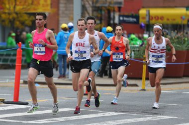 New York maratonunu koşucular 26.2 mil tüm beş Nyc boroughs yol çapraz