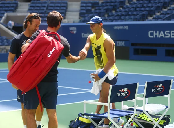 Roger Federer ve bize açık 2017 pratiği esnasında Rafael Nadal — Stok fotoğraf