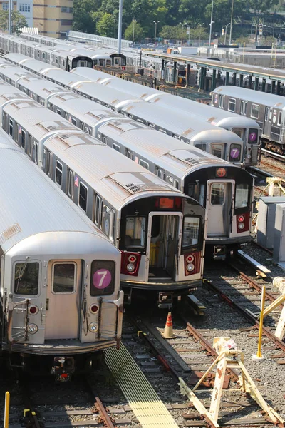 Auto della metropolitana di New York in un deposito — Foto Stock