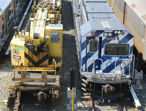 Tren de mantenimiento del metro de Nueva York en un depósito — Foto de Stock