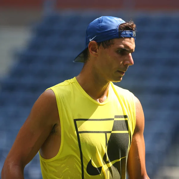 Quince veces campeón del Grand Slam Rafael Nadal de España practica para el US Open 2017 —  Fotos de Stock