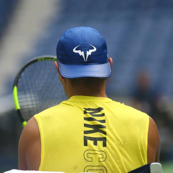 Quinze fois champion du Grand Chelem Rafael Nadal d'Espagne s'entraîne pour l'US Open 2017 — Photo