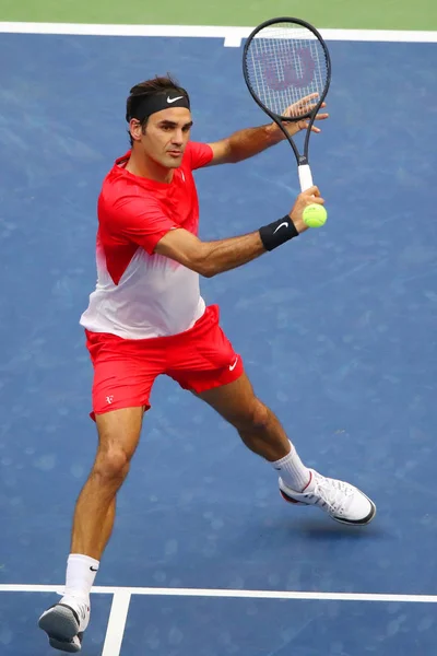 Grand Slam bajnok Roger Federer, Svájc-in action közben ő nekünk nyílt 2017 kerek 2 mérkőzés — Stock Fotó