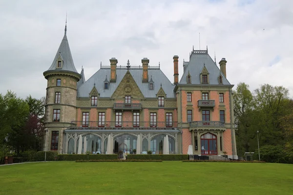 Schadau kale Güney tarafında yer Aar yakınındaki Lake Thun, Thun, Canton Bern, İsviçre