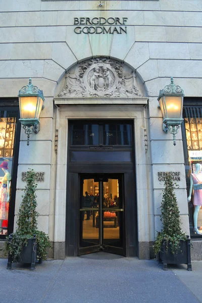 New York'ta Bergdorf Goodman mağaza — Stok fotoğraf