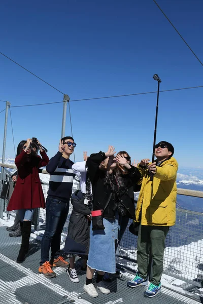 Jungfraujoch Switzerland May 2017 Tourists Taken Pictures Sphinx Observation Station — Stock Photo, Image