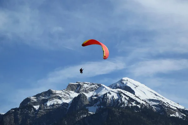 Interlaken Switzerland May 2017 Tandem Paragliding Flights Swiss Alps Interlaken — Stock Photo, Image