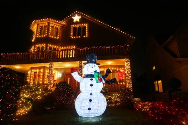 Brooklyn, New York - 28 Kasım 2017: Noel ev dekorasyon ışıklar Dyker Heights banliyö Brooklyn mahallede görüntülemek