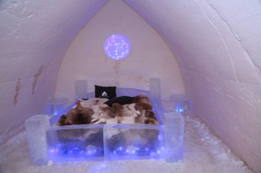 Rovaniemi, Finlandiya - 16 Şubat 2017: Suite Fin Lapland bölgesinde Kuzey Kutup kar otel de. Arctic Snowhotel Fin Lapland Arctic Circle yer alır. 