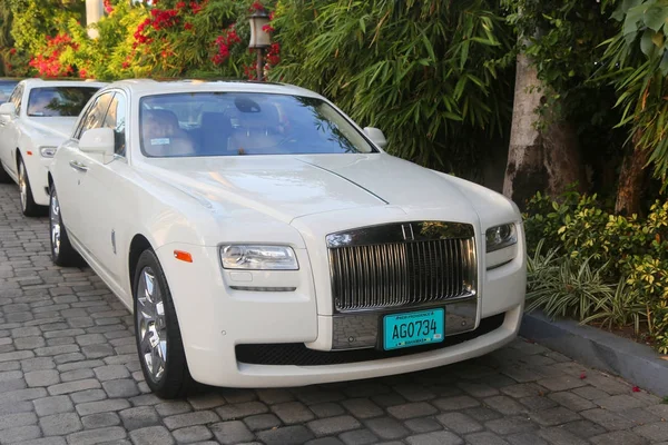 Nassau Bahamy Prosince 2017 Rolls Royce Luxusní Auto Před Sandals — Stock fotografie