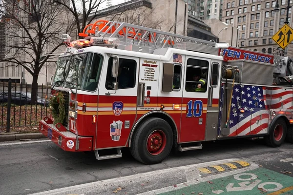 Нью Йорк Декабря 2017 Года Fdny Ladder Нижнем Манхэттене Fdny — стоковое фото