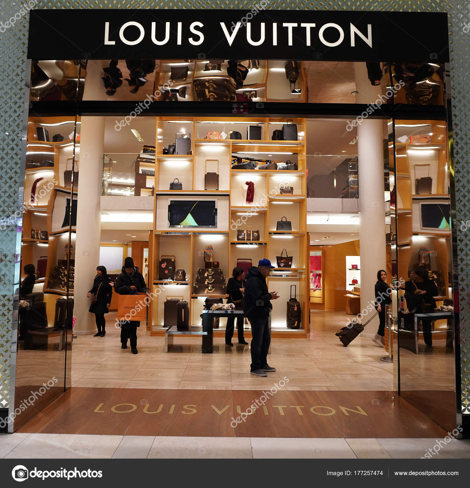 louis vuitton store hours new york New York Dicembre 2017 Louis Vuitton Store Presso Magazzini Macy — Foto Editoriale Stock ...