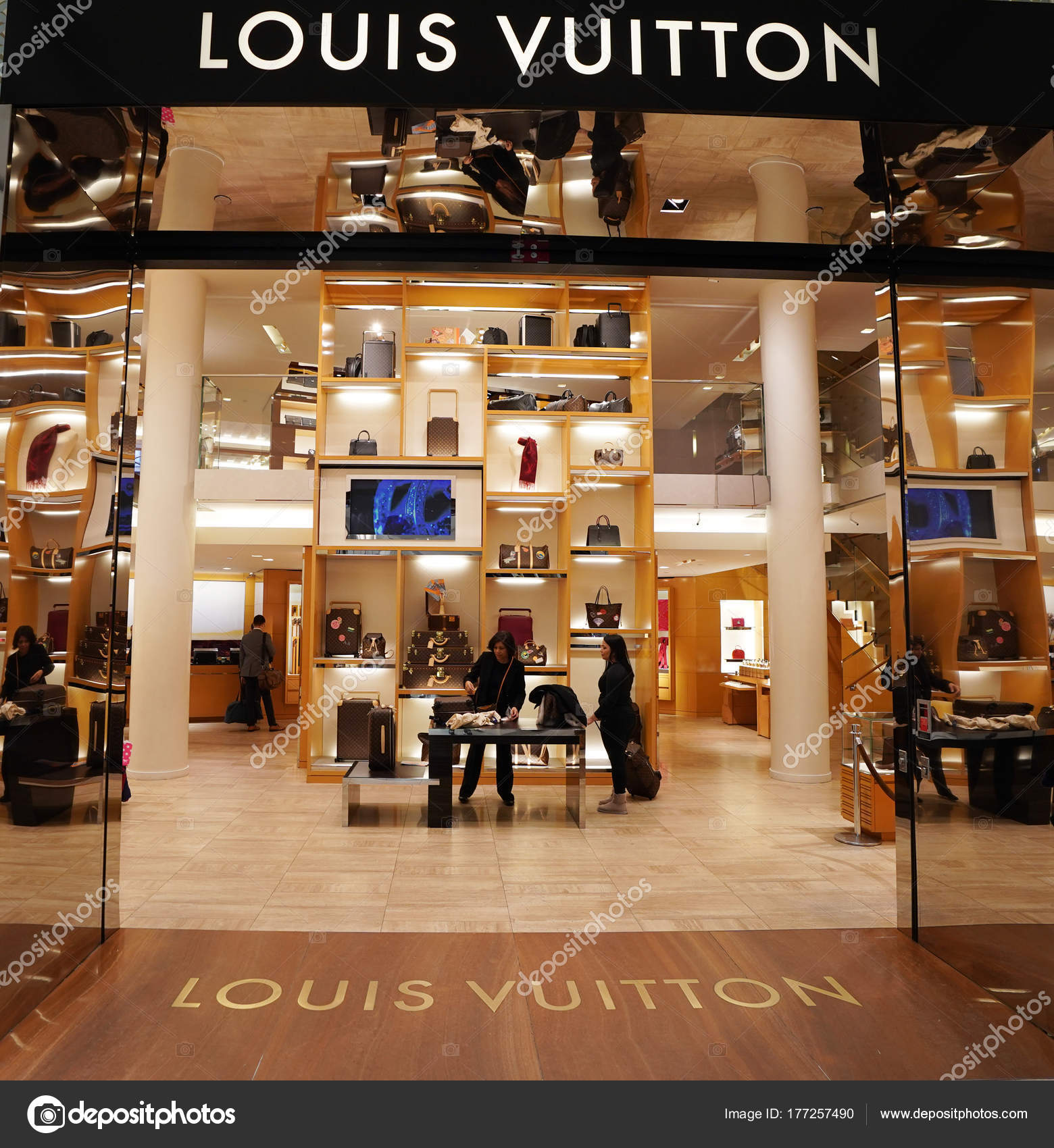 New York December 2017 Louis Vuitton Store Macy's Luxury Department – Stock  Editorial Photo © zhukovsky #177257490