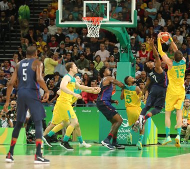 Rio De Janeiro, Brezilya - 10 Ağustos 2016: Takım Avustralya Rio 2016 Olimpiyat Oyunları, takım Carioca Arena 1 ABD karşı eylem sırasında Grup A basketbol match