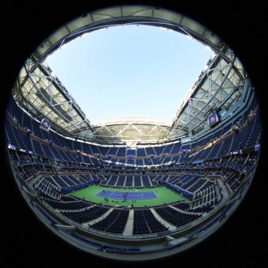 New York - 4 Eylül 2017: Arthur Ashe Stadyumu Billie Jean King Ulusal Tenis Merkezi Flushing, NY 2017 US Open Turnuvası sırasında