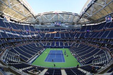 New York - 4 Eylül 2017: Arthur Ashe Stadyumu Billie Jean King Ulusal Tenis Merkezi Flushing, NY 2017 US Open Turnuvası sırasında