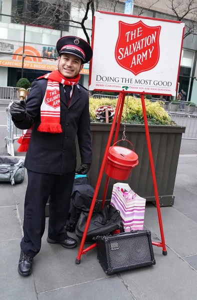 New York December 2017 Salvation Army Soldier Performs Collections Midtown — Stock Photo, Image