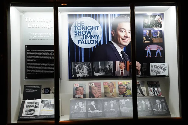 2017年12月19日 在曼哈顿中城洛克菲勒中心用吉米法伦标志装饰的橱窗展示 — 图库照片