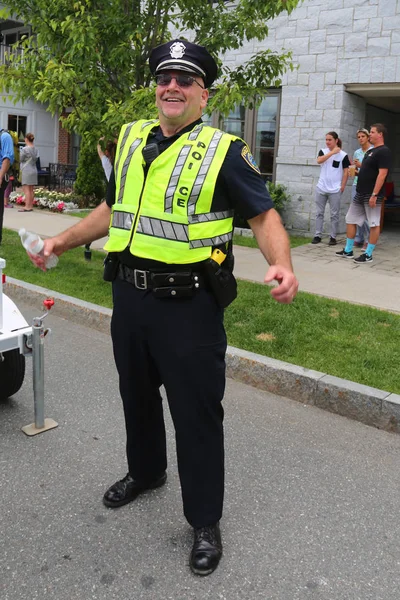 Bar Harbor Maine July 2017 Bar Harbor Police Officer Provides — Stock Photo, Image