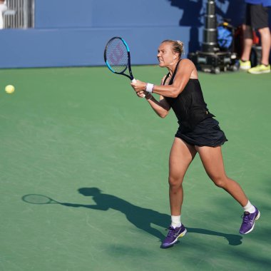 New York - 4 Eylül 2017: Profesyonel tenis oyuncusu Kaia Kanepi Estonya onun bize açık 2017 yuvarlak Billie Jean King Ulusal Tenis Merkezi 4 maç sırasında eylem