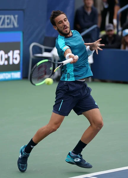 2017年9月2日 职业网球运动员 Damir Dzumhur 在他的美国的行动期间在他的在比莉吉恩国王全国网球中心的2017第三轮比赛 — 图库照片