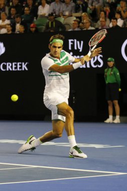 Melbourne, Avustralya - 24 Ocak 2016: on yedi kez Grand Slam şampiyonu Roger Federer İsviçre'nin eylem turda dört Avustralya Açık 2016 yılında Melbourne Park, maç