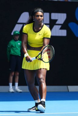 MELBOURNE, AUSTRALIA - 26 HAZİRAN 2016: 21 Grand Slam şampiyonu Serena Williams Melbourne 'daki Avustralya Açık tenis merkezinde oynanan Avustralya Açık 2016 çeyrek final maçında 
