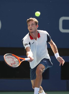 New York - 5 Eylül 2017: Profesyonel tenis oyuncusu Pablo Carreño Busta İspanya 2017 onun çeyrek final maçında sırasında eylem Billie Jean King Ulusal Tenis merkezi New York'ta bize açık 