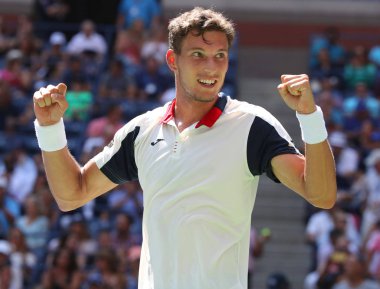 New York - 5 Eylül 2017: Profesyonel tenisçi Pablo Carreño Busta İspanya'nın sonra onun çeyrek final maçında 2017 bize açık Billie Jean King Ulusal Tenis Merkezi zafer kutluyor 
