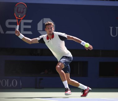 New York - 5 Eylül 2017: Profesyonel tenis oyuncusu Pablo Carreño Busta İspanya 2017 onun çeyrek final maçında sırasında eylem Billie Jean King Ulusal Tenis merkezi New York'ta bize açık 