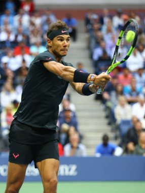 New York - 10 Eylül 2017: Grand Slam şampiyonu İspanya Rafael Nadal Billie Jean King Ulusal Tenis Merkezi onun bize açık 2017 final maçı sırasında eylem