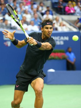 New York - 10 Eylül 2017: Grand Slam şampiyonu İspanya Rafael Nadal Billie Jean King Ulusal Tenis Merkezi onun bize açık 2017 final maçı sırasında eylem
