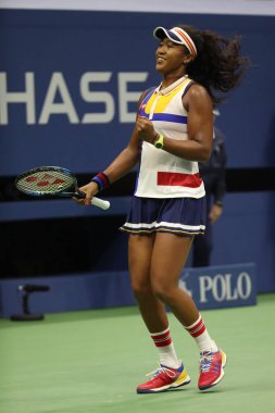 New York - 29 Ağustos 2017: Naomi Osaka Japonya'nın sonra onun bize açık ilk turu maç Billie Jean King Ulusal Tenis Merkezi 2017 zafer kutluyor profesyonel tenis oyuncusu