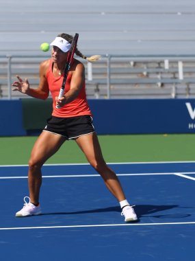 New York - 23 Ağustos 2017: Grand Slam şampiyonu Angelique Kerber bize açık 2017 Billie Jean King Ulusal Tenis merkezi New York'ta Almanya uygulamaları 