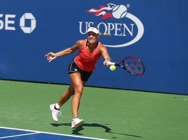 New York - 23 Ağustos 2017: Grand Slam şampiyonu Angelique Kerber bize açık 2017 Billie Jean King Ulusal Tenis merkezi New York'ta Almanya uygulamaları 