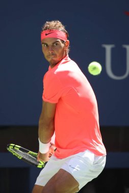 New York - 4 Eylül 2017: Grand Slam şampiyonu İspanya Rafael Nadal onun bize açık 2017 yuvarlak Billie Jean King Ulusal Tenis Merkezi 4 maç sırasında eylem 
