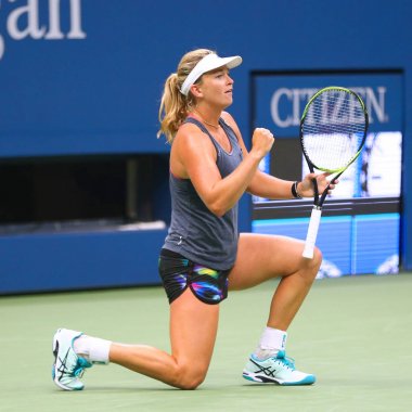 New York - 26 Ağustos 2017: Profesyonel tenis oyuncusu Coco Vandeweghe ABD uygulamaları bize açık 2017 Billie Jean King Ulusal Tenis merkezi New York'ta
