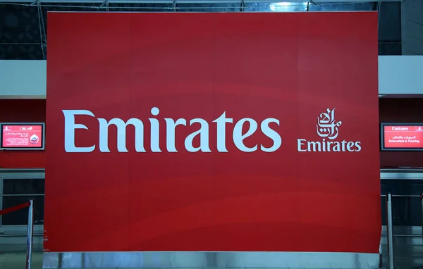 Дубай Оаэ Февраля 2016 Года Логотип Авиакомпании Emirates Airline Международном — стоковое фото