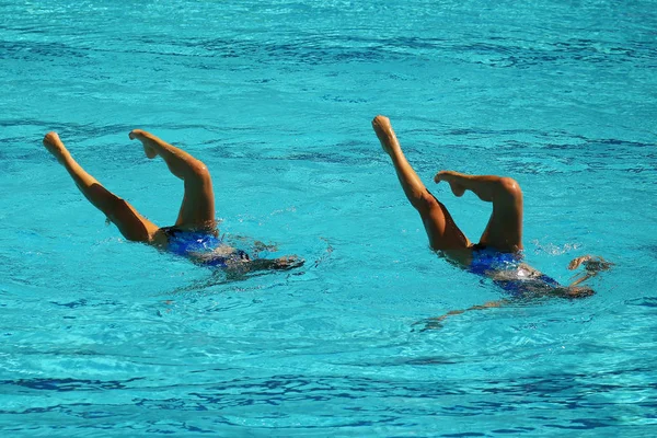 Dueto Natação Sincronizado Durante Competição — Fotografia de Stock