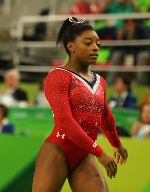 Rio De Janeiro, Brezilya 15 Ağustos 2016: Denge aleti kadınlar Artistik Jimnastik Rio 2016 Olimpiyatları üzerinde son, Olimpiyat Şampiyonu Simone Biles ABD rekabet 