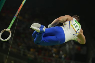 Rio De Janeiro, Brezilya - 15 Ağustos 2016: Erkekler halkaları son Artistik Jimnastik rekabet Rio 2016 Olimpiyatları, jimnastikçi Igor Radivilov Ukrayna yarışıyor