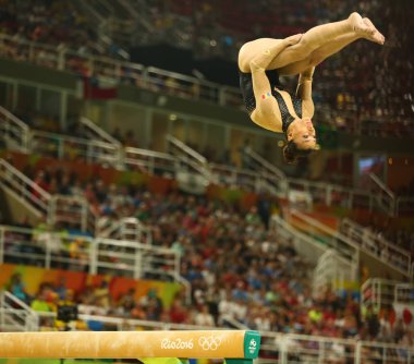 Rio De Janeiro, Brezilya - 15 Ağustos 2016: Artistik jimnastikçi Catalina Ponor Romanya denge aleti kadınlar Artistik Jimnastik Rio 2016 Olimpiyatları üzerinde finalde yarışıyor 
