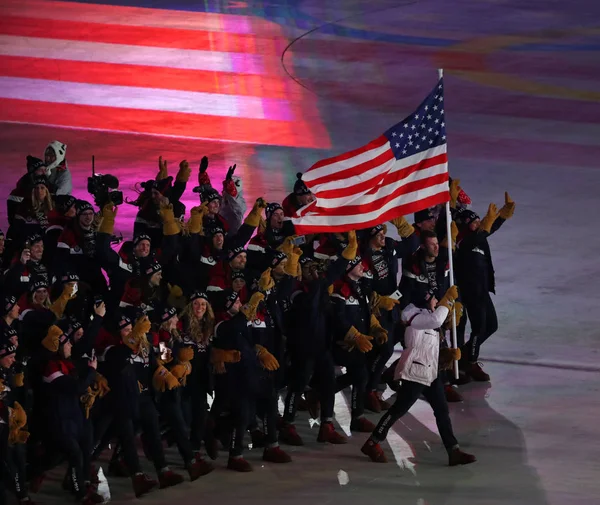 ピョンチャン 2018 アメリカのオリンピック チームは開会式オリンピック スタジアムで Pyeomgchang 韓国平昌 2018年オリンピックへ行進しました — ストック写真