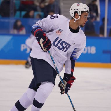 Nin Gangneung, Güney Kore - 17 Şubat 2018: Jordan Greenway takım USA dan Rusya Erkekler Buz hokeyi oyun turunda ön takım olimpik atlet karşı eylem