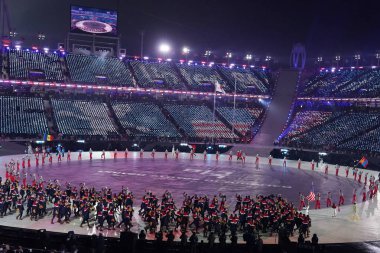 Pyeongchang, Güney Kore 9 Şubat 2018: Olimpiyat Şampiyonu Erin Pyeongchang 2018 Olimpiyatları Açılış Töreni Olimpiyat takımı ABD önde gelen Amerika Birleşik Devletleri bayrağı taşıyan Hamlin 
