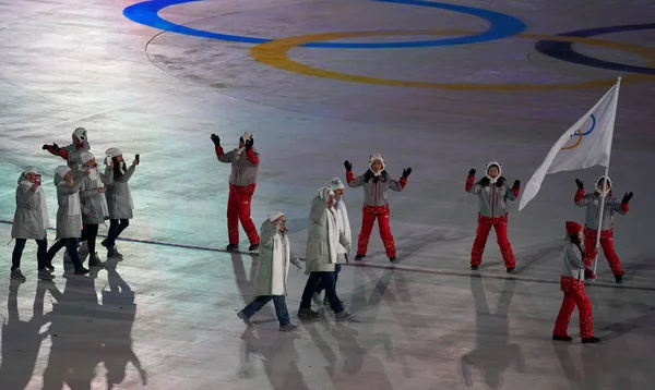 Pyeongchang Південна Корея Лютого 2018 Волонтер Несучи Олімпійський Прапор Провідні — стокове фото