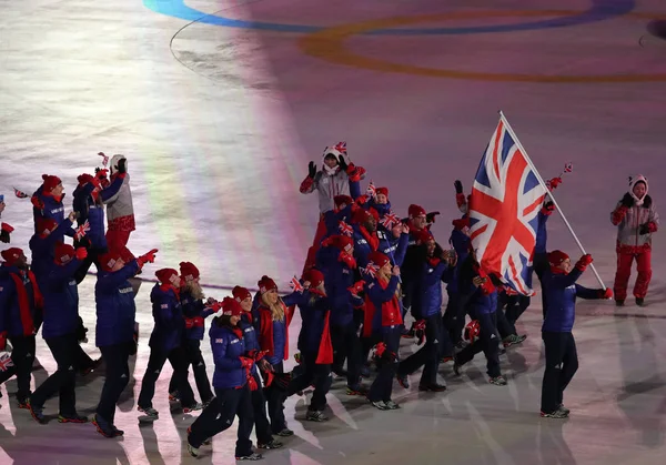 2018年2月9日 奥林匹克冠军丽萃 Yarnold 运载英国的旗子带领奥林匹克队英国在平昌2018冬季奥运会开幕式上 — 图库照片