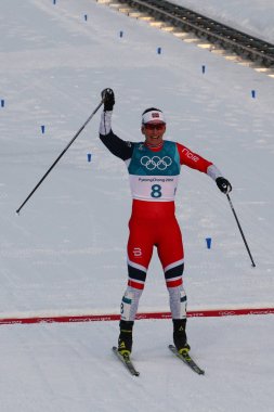 Pyeongchang, Güney Kore - 10 Şubat 2018: tarihteki en dekore edilmiş kış Olympian kitle Norveç Marit Bjoergen başlatmak bayanlar 7.5 km + 7.5 km Skiathlon 2018 Kış Olimpiyatları