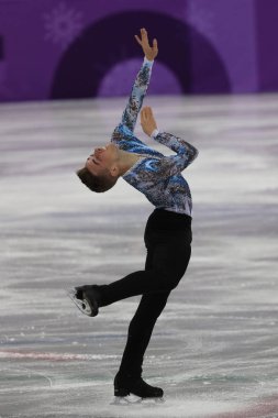 Tarihleri, Güney Kore - 12 Şubat 2018: Adam Rippon Amerika Birleşik Devletleri içinde takım olay erkekler tek buz pateni serbest program'in Gangneung buz Arena 2018 Kış Olimpiyatları gerçekleştirir