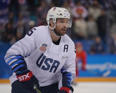 Nin Gangneung, Güney Kore - 17 Şubat 2018: Noah Welch takım USA dan Rusya Erkekler Buz hokeyi oyunu 2018 Kış Olimpiyatları'nda yuvarlak ön takım olimpik atlet karşı eylem